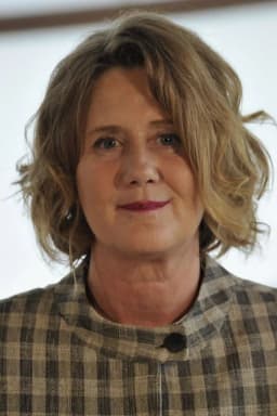 Verónica Llinás headshot