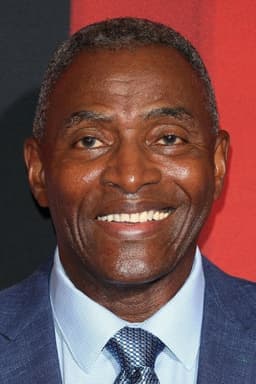Carl Lumbly headshot