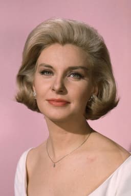 Joanne Woodward headshot