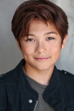 Ezra Dewey headshot