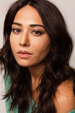 Freya Adams headshot