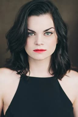 Ali Johnson headshot