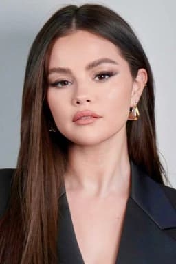 Selena Gomez headshot