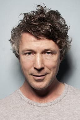 Aidan Gillen headshot
