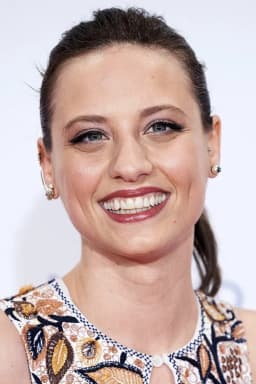 Michelle Jenner headshot