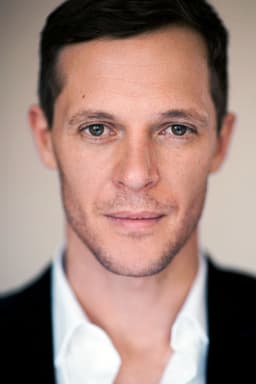 Gareth Reeves headshot