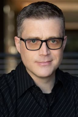 Angus MacLane headshot