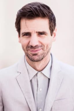 Mel Raido headshot