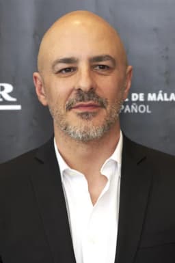 Roberto Álamo headshot