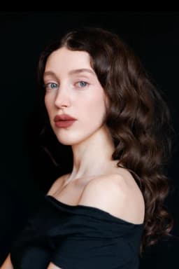 Isabelle  Phillips headshot