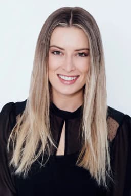 Holly Phillips headshot
