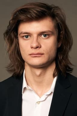 Charlie Tahan headshot