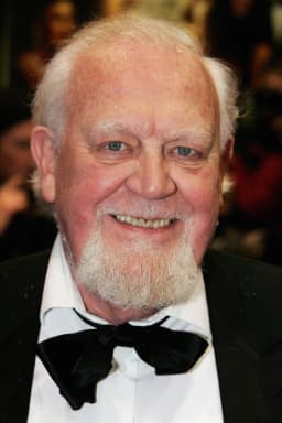 Joss Ackland headshot