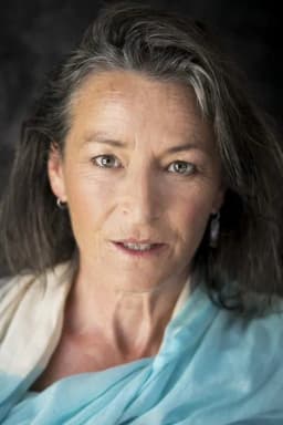 Dra McKay headshot
