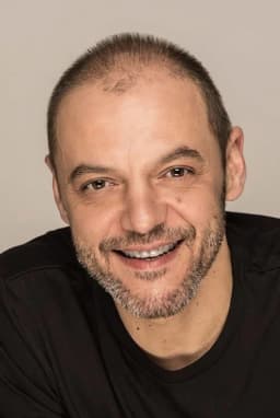Óscar Zafra headshot