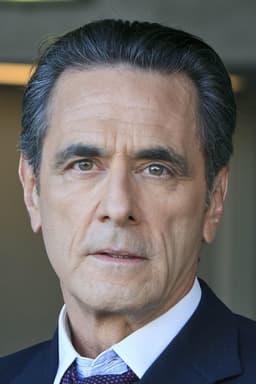 Robin Thomas headshot