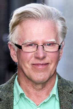 Phil Davis headshot