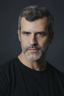 Juan Pablo Olyslager headshot