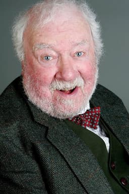 Freddie Jones headshot