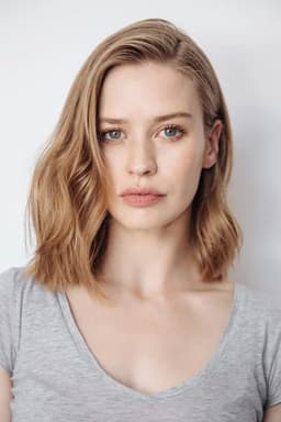 Camille Stopps headshot