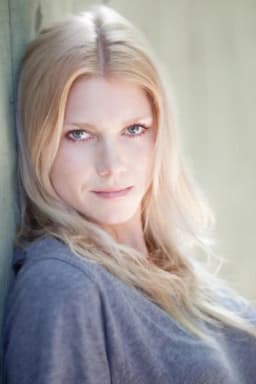 Lauren Schneider headshot