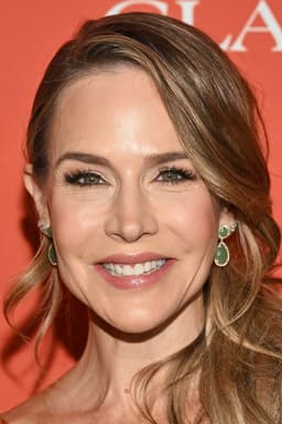 Julie Benz headshot
