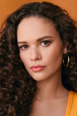 Madison Pettis headshot