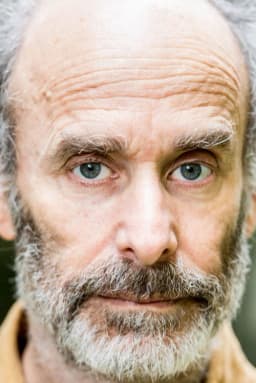 Uri Roodner headshot