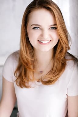 Laine MacNeil headshot