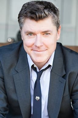 Chris Cox headshot