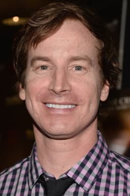 Rob Huebel headshot