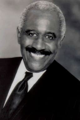 Robert DoQui headshot