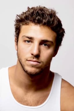 Tanner Zagarino headshot