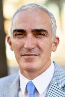 Patrick Fischler headshot