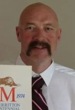 Garry Robbins headshot