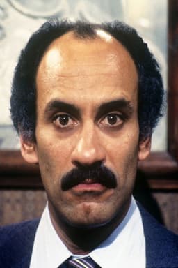 Stefan Kalipha headshot