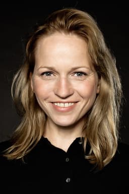 Julia Hummer headshot