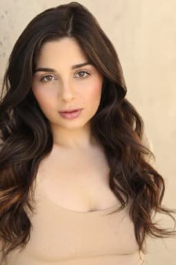 Alina Desmond headshot