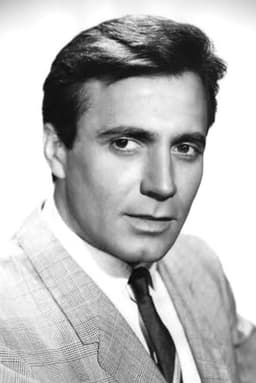 Alejandro Rey headshot