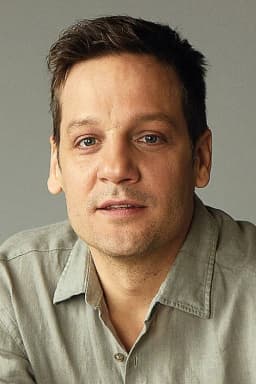Rodrigo de la Serna headshot
