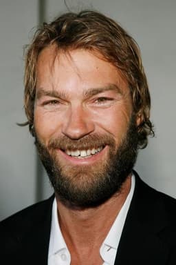 Andrew Wilson headshot