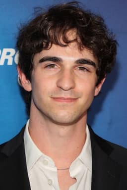 Zachary Gordon headshot