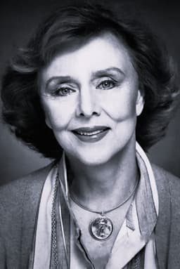 Louise Latham headshot
