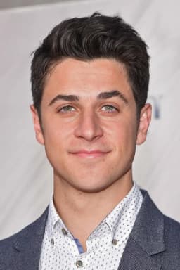 David Henrie headshot