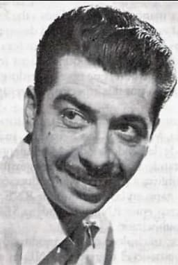 Estanis González headshot