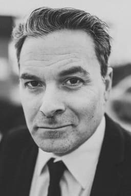 Harrison Coe headshot