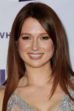 Ellie Kemper headshot