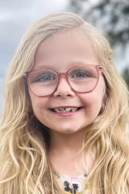 Scarlett Crabtree headshot