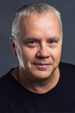 Tim Robbins headshot