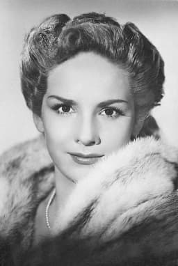 Rosita Quintana headshot